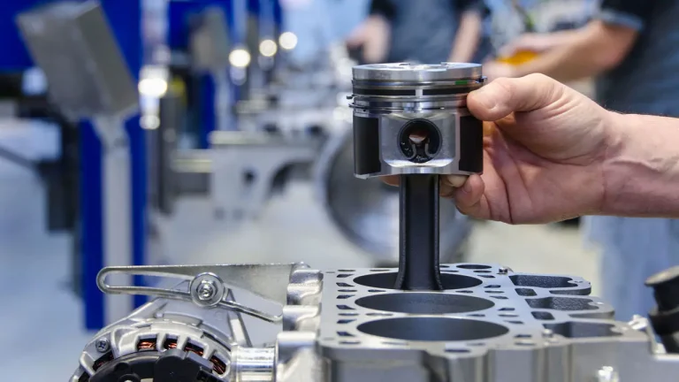 3 silindirli motor pistonu