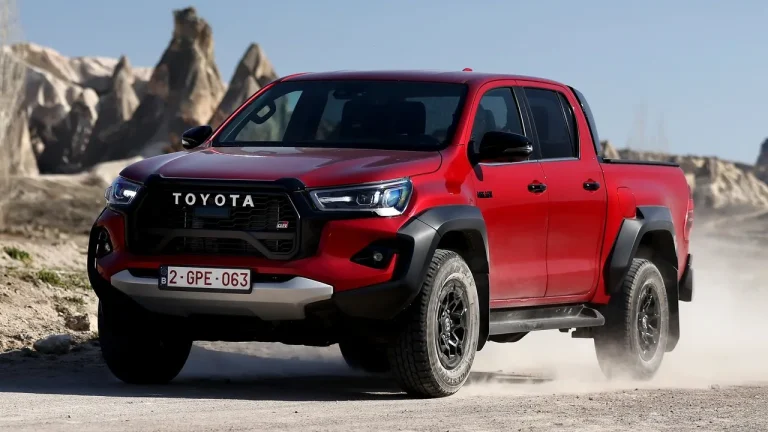 Toyota Hilux GR Sport 2
