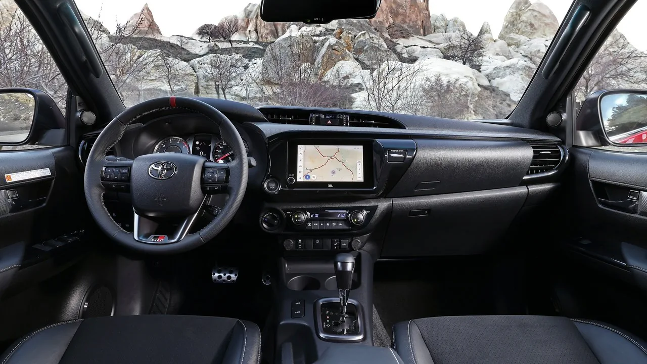 Toyota Hilux GR Sport 2