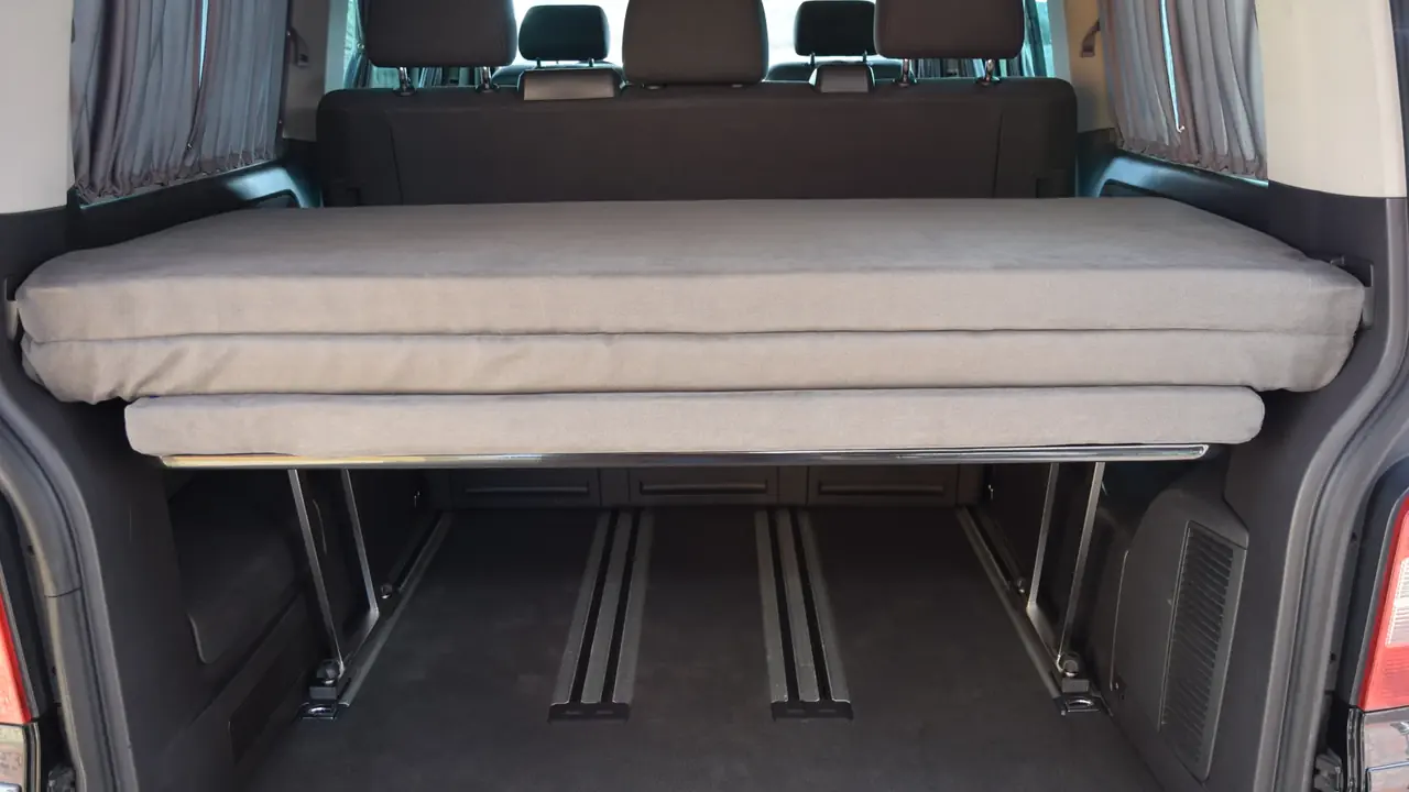 arka koltukları yatak olan arabalar