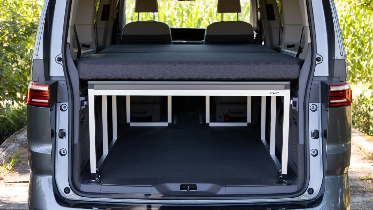 arka koltukları yatak olan arabalar