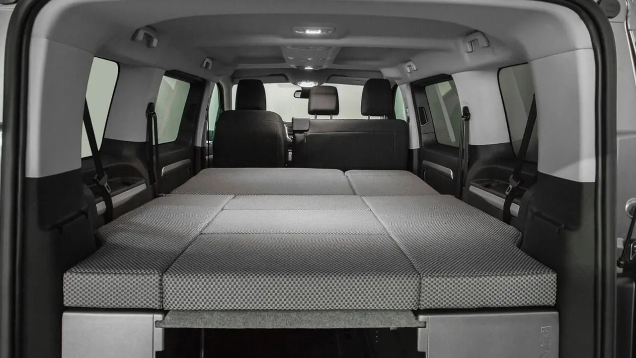 arka koltukları yatak olan arabalar